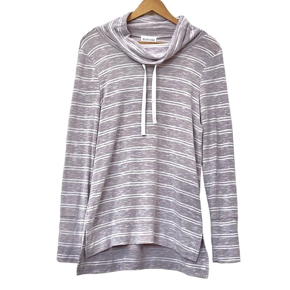 Olive & Oak size M Lavender Knit funnel neck sweater top
